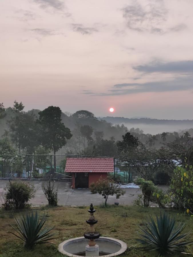 Robin Woods Homestay Sakleshpur Bagian luar foto